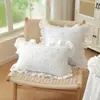 Cojín de cintura de algodón suave floral estilo Ins con estampado teñido en hilo, bordes con volantes y detalle de lazo para funda de cojín de sofá de sala de estar o ventana mirador