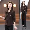 Chaqueta Retro de Pana para Mujer, Otoño 2026 Nuevo Estilo Coreano Ajustada Versátil Color Rojo Vino Corta