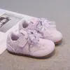 Tênis Infantil Forrest Gump 2026 Outono Novo Tênis de Cadarço com Bolinhas para Meninas Acessórios de Desenho Animado para Meninas Calçados Casuais