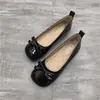 Zapatos Mary Jane planos retro rojos para mujer, nuevo estilo otoño 2026, mocasines de suela fina, zapatos de vestir para la noche