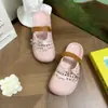 Nuevas mules de gato KT caladas de punta cerrada para mujer, nuevo modelo de verano, ligeras y súper estilosas, zuecos antideslizantes ultrapopulares