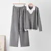 Conjunto de suéter trançado espesso transfronteiriço para mulheres, conjunto de duas peças de malha com gola polo estilo duas peças falsas para outono e inverno, combinado com calças de perna larga