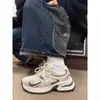 Tênis de Malha Prata-Cinza Estilo 2026 Que Fazem os Pés Parecerem Menores, Sapatos de Pai Versáteis para Mulheres, Tênis de Corrida Casuais Respiráveis Tendência