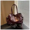 Bolso de Tote Versátil Transfronterizo para Mujer 2026 Nuevo Estilo Motociclista con Remaches Gran Capacidad para el Trabajo Viaje Diario Bolso de Hombro Cruzado