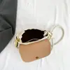 Bolso bandolera transfronterizo nuevo con estampado de lichi, un bolso cruzado elegante y versátil, perfecto para uso casual y para ir al trabajo, un bolso cuadrado pequeño y un bolso de mujer hecho a medida