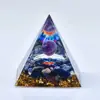 Fábrica de artesanías para decoración de escritorio de oficina en casa con grava de pirámide de cristal de resina epoxi de comercio exterior transfronterizo