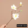 Buquê de flores artificiais de magnólia com toque de EVA, usado para decoração de cenas, criando uma estética de alto padrão e como arranjo floral com flores de magnólia.