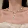 Cadena de Perlas de Lujo Ligero para Clavícula para Mujer, Diseño de Nicho con un Toque de Alta Gama, Set de Accesorios de Collar y Aretes de Temperamento Etéreo