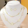 Diseño Único Collar de Cuatro Hojas Doble Capa y Juego de Aretes, Cadena de Clavícula Hueca de Trébol de Lujo Ligero, Versátil para el Trayecto al Trabajo