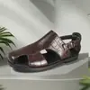 Sandálias Masculinas Transfronteiriças Couro Genuíno 2026 Novas Sapatos de Praia de Verão Antiderrapantes Tamanho Grande Uso Duplo Sandálias de Exterior para Homens