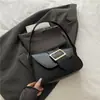 Bolsa de Axila Feminina da Moda 2025 Nova Versão Coreana Simples Versátil Bolsa Quadrada Pequena Bolsa de Ombro Texturizada