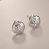 Design de Nicho Exquisitos Brincos de Tarraxa Listrados Escovados com Zircônia Redonda Moda Temperamento Retrô Versátil Acessórios de Brincos de Personalidade
