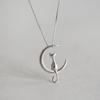 Colgante de gatito estilo cuento de hadas dulce japonés y coreano en la luna, chapado en cobre y plata, collar lindo y versátil para mujer, chapado en platino