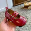 Sapatos Mary Jane Baixos para Meninas Meninas 2026 Primavera/Outono Novo Estilo Coreano Sapatos de Princesa Retrô Solado Macio Sapatos Feijão Sapatos Pequenos de Couro