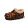 Sandálias Birkenstock de Pelúcia Estilo Coreano para Crianças 2026 Outono/Inverno Nova Moda Versátil Confortável Estampa de Leopardo Sapatos de Algodão para Exterior para Meninas
