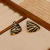 Pendientes con patrón estilo Hong Kong, pendientes colgantes personalizados de triángulo bicolor, pendientes vintage estilo europeo y americano, estilo metálico, para mujer