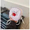 Artística y fresca, relajante y linda, bolsa cuadrada pequeña con bordado de manzana y estampado de cuadros, adecuada para el uso diario de estudiantes universitarias como bolso cruzado