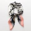 Bufanda Estilo Británico Bufanda de Lujo Ligero Chal de Moda Carruaje Bufanda Cuadrada Pequeña Venta al por Mayor Pañuelo para la Cabeza Protector Solar Mujeres Venta en Vivo