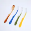Suministro de fábrica Hotel Hotel viaje de negocios peine desechable para lavar mango de color translúcido peine de dientes densos suministros