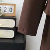 Conjunto elegante e estiloso de duas peças com mangas compridas para mães, novo modelo primavera e outono 2026, roupas para mulheres de meia-idade que te deixam mais jovem