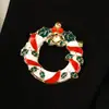 Broche navideño con diseño de muñeco de nieve, campana, ramillete, dibujos animados europeos y americanos, insignia de Papá Noel, alfiler para el cuello con forma de árbol de Navidad