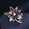 Moda Europea y Americana Retro Broche de Hibisco Broche de Flor de Cristal de Gama Alta para Mujer Accesorios de Solapa para Chaqueta de Traje