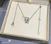 Bao Ge Jia Cadena para Clavícula Mini Collar de Diamantes con Borde Cero Resortes Artesanía de Precisión CNC Nuevo Festival Qixi Chapado Grueso en Oro de 18 Quilates e Incrustado con Diamantes