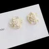 Aretes de Flor de Camelia para Mujer, Aretes de Perlas Estilo Francés, Aretes de Estilo Nuevo, Versátiles y Modernos, con un Diseño Único
