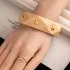 Pulsera de Madera Geométrica Remachada Retro Europea y Americana Nicho de Moda Genial Exagerada Accesorios de Pulsera Exportación Joyería a Mano Joyería Transfronteriza