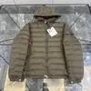 Chamarra de plumas ligera acanalada Galion de Putian 26ss con capucha, corte slim, unisex