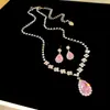 Aretes Colgantes Collar con Colgante de Gota de Agua con Pedrería Trabajo Pesado Exquisito Lujo Cadena para Clavícula Conjunto para Vestido de Banquete Venta al por Mayor Directa de Fábrica