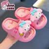Pantuflas infantiles Sanrio con una sensación de amortiguación suave, diseño de caricatura lindo para niñas, pantuflas antideslizantes para interior, baño, de suela suave para verano