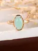 Bestseller transfronterizo anillo con forma de huevo fresco estilo francés, superficie curva lisa con circón verde, anillo fino simple para uso diario