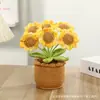 Planta de girasol en maceta tejida a mano exquisita producto terminado, flor artificial tejida con lana decoración de escritorio, regalo del Día del Maestro