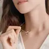 Collar Colgante Creativo Anillo de Mobius Anillos Dobles Entrelazados Luz de Diamante Lujo Nicho Gama Alta Cadena para Clavícula
