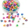 Cuentas de cerámica blanda para hacer tú mismo, colores variados, dibujos de frutas, letras inglesas, cuentas perforadas, explosiones europeas y americanas, material para pulseras en rodajas