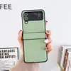 Funda de Cuero Texturizado Morandi de Tres Secciones Adecuada para Samsung Z Flip7/6/3 y Vivo X Flip