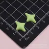 Accesorios de resina de color sólido brillante con forma de estrella de cuatro puntas, materiales DIY de pegamento cremoso para fundas de teléfono, imanes de nevera y accesorios para el cabello