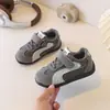 Tênis Antiderrapante Respirável para Meninas 2026 Novo Estilo Coreano Tênis Esportivo Casual Tênis Anti-Chute para Meninos Tênis Forrest Gump