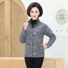 Abrigo de lana acolchado para madres de mediana edad y ancianas, ropa de otoño e invierno para mujeres de mediana edad, además de abrigo cálido de lana para exteriores