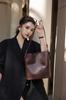 Bolso para ir al trabajo para mujer 2025 Nuevo estilo Titular Bolso de axila de piel de vaca Gran capacidad Hombro Bandolera Bolso tipo cubo