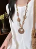 Collar de Borlas con Flor de Mariposa de Madera Estilo Étnico Exótico Cadena Larga Vintage para el Cuello Cadena Estética Alta para Suéter Gargantilla para Mujer