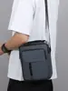 Bolso Cruzado de Hombro Nuevo Transfronterizo Simple Casual Duradero con Gran Capacidad, Múltiples Bolsillos, Tela de Película de Cuero Impermeable Venta al por Mayor
