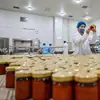 Linha de Produção de Embalagem de Molho para Garrafa de Vidro e Plástico, Totalmente Automática, com Enchimento, Tamponamento e Rotulagem Integrados