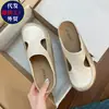 Pantuflas abiertas para mujer para uso en exteriores, sandalias transpirables caladas, nuevo estilo de verano 2026, sandalias de playa ligeras con plataforma y suela blanda