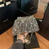 Bolso Bandolera Metálico Vintage Plateado con Diseño Hueco para Mujer, Bolso de Hombro Tipo Cubo Tejido a Mano con Cadena de Perlas para Verano