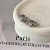 Estilo Exquisito de Nicho con un Toque de Lujo, Pendientes de Estilo Minimalista Cool para Mujer, Pequeños y Elegantes, Clips para Orejas/Aretes de Cruz Simples y de Moda
