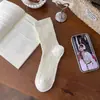 Calcetines de media pantorrilla para mujer, calcetines de algodón para primavera y otoño, color blanco liso, patrón de rombos, rayas verticales retorcidas, estilo universitario, calcetines versátiles y transpirables para mujer