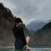 Nuevo Traje de Baño de una Pieza Negro con Malla Sexy de Escote Profundo y Mangas Largas Triángulo para Mujer para Cubrir el Vientre y Aspecto Adelgazante Conservador de Cintura Alta