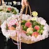 Shangjin [Novo Produto Dia dos Professores] "Pêssegos e Ameixas Preenchem o Mundo" Cesta de Embalagem para Presente de Flores e Frutas Cesta de Mão Materiais de Embalagem Floral